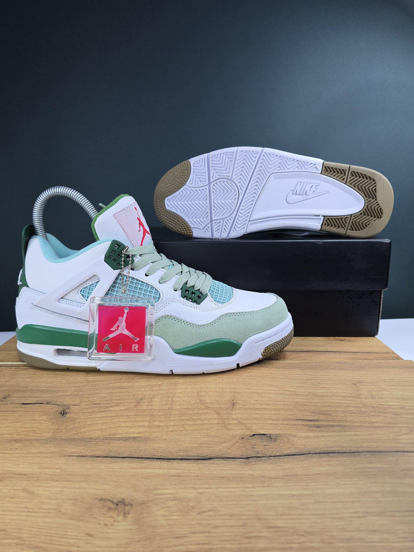Nike JORDAN 4 Retro Pine Green