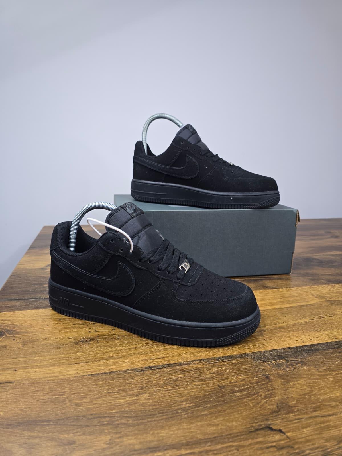 Nike Air Force 1 '07 LV8