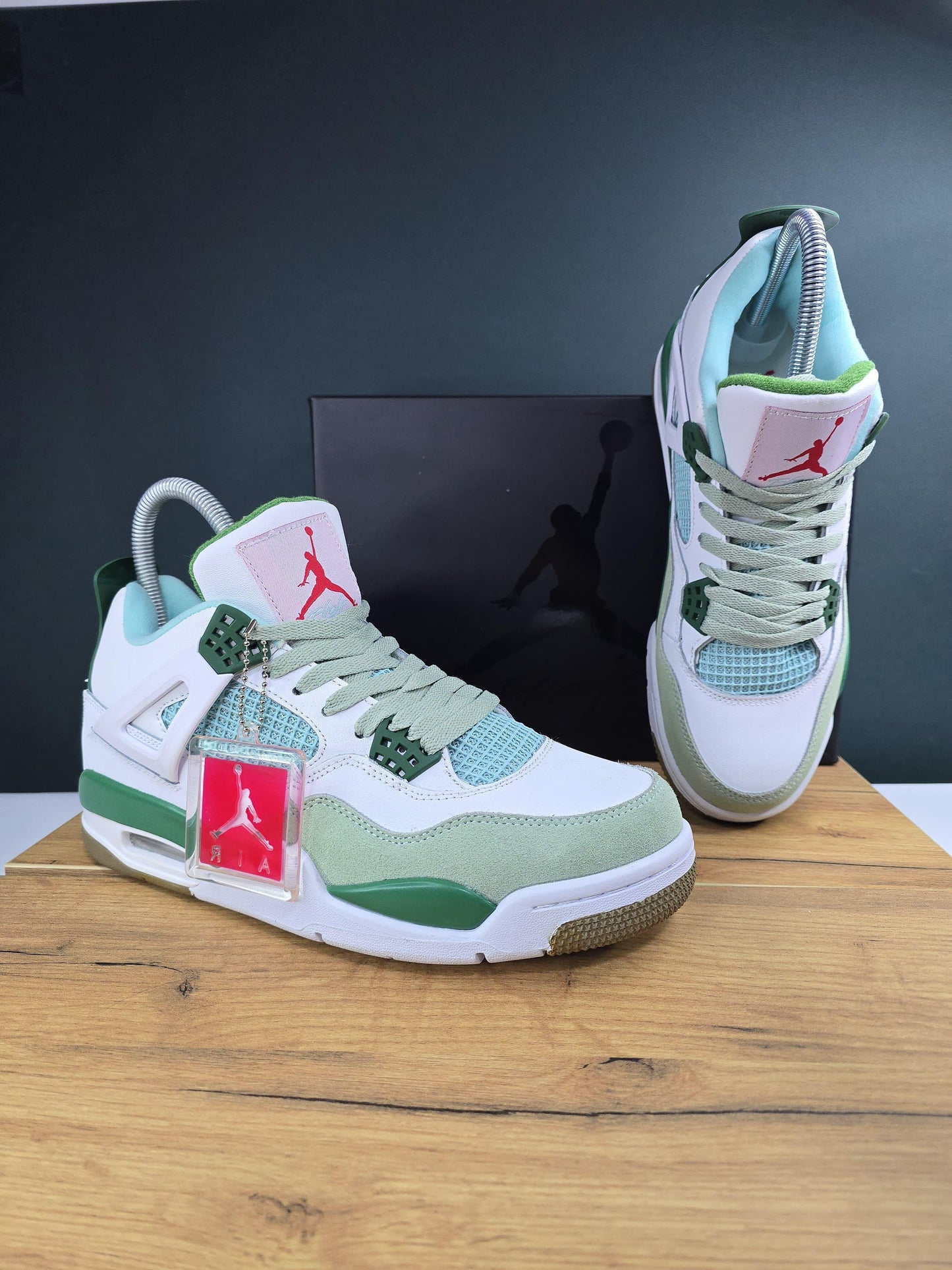 Nike JORDAN 4 Retro Pine Green