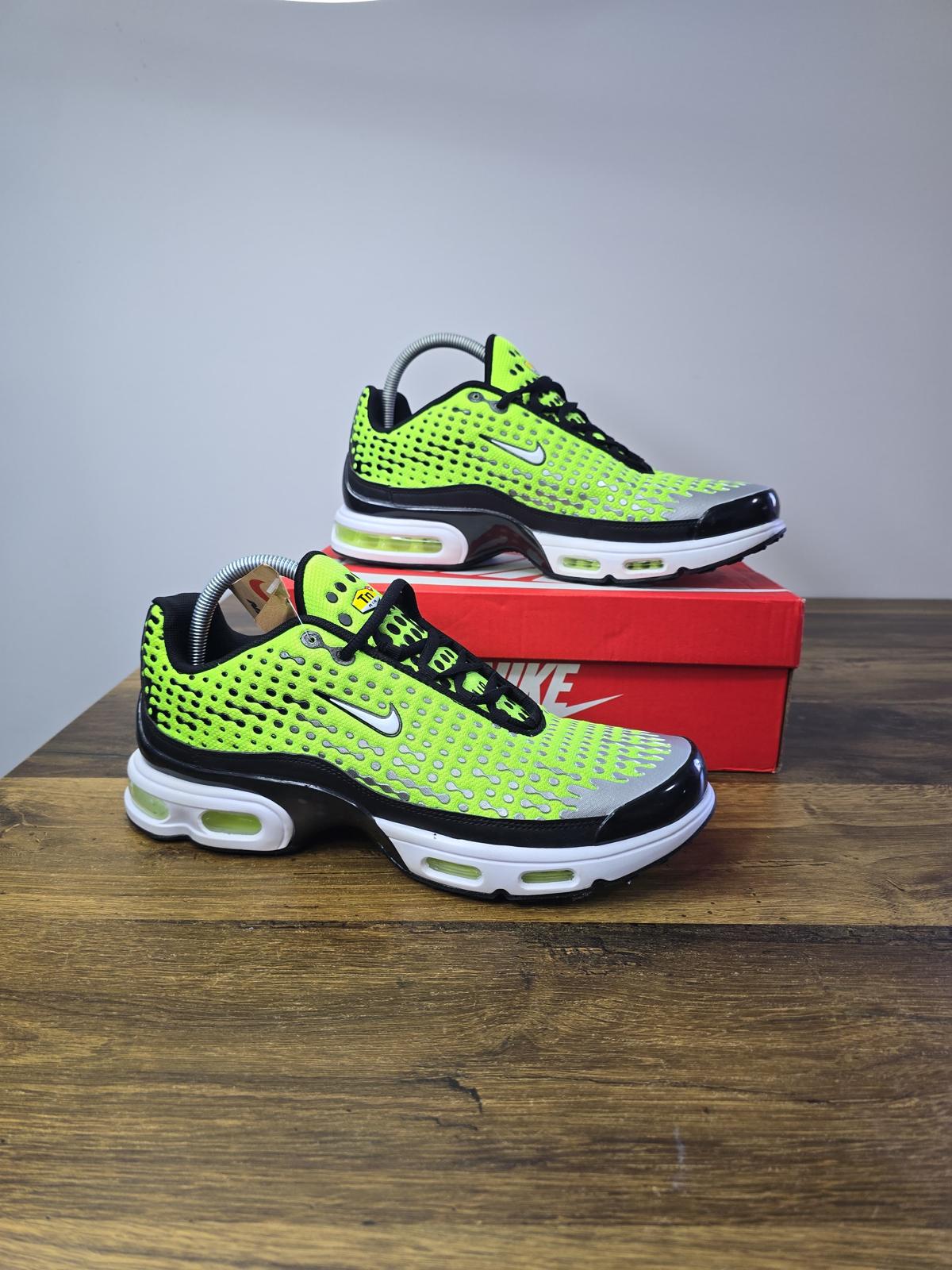 Nike TN Plus Neon