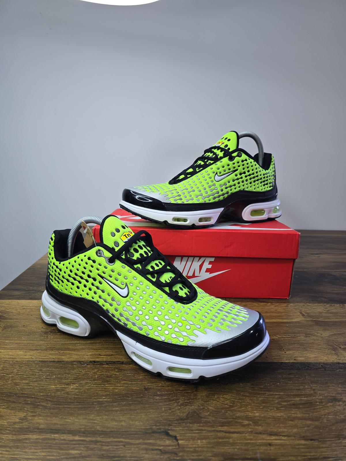 Nike TN Plus Neon