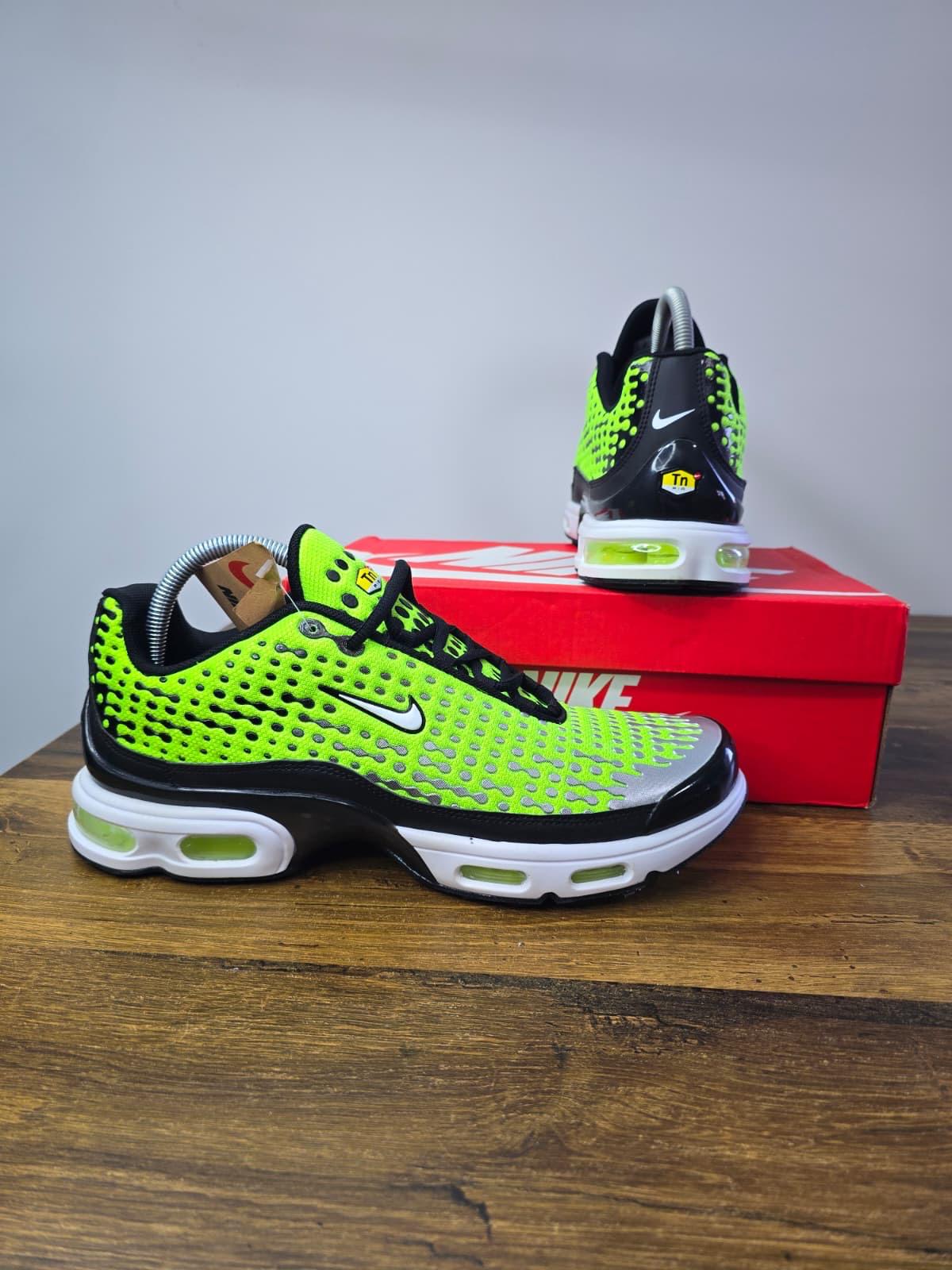 Nike TN Plus Neon
