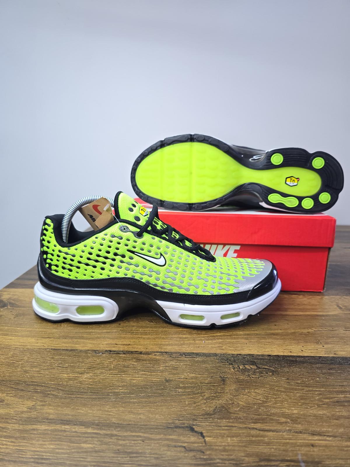 Nike TN Plus Neon