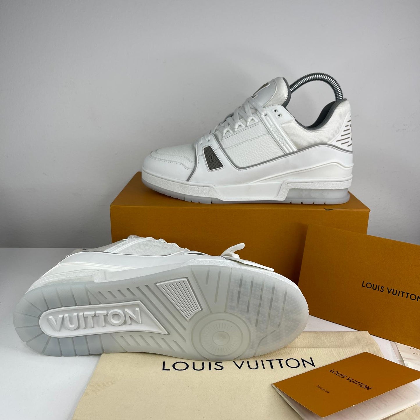 Louis Vuitton White/Gray