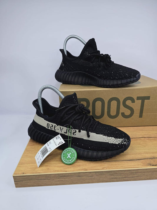 Yeezy 350 V2 Oreo sneakers