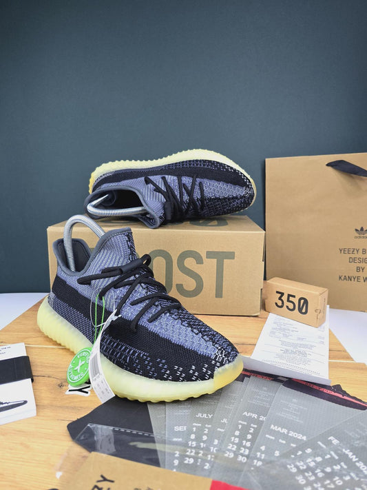 Yeezy 350 V2 Carbon