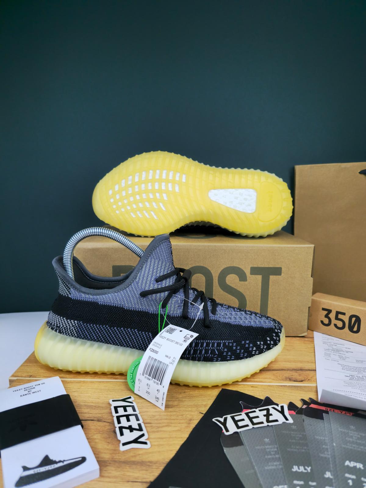 Yeezy 350 V2 Carbon