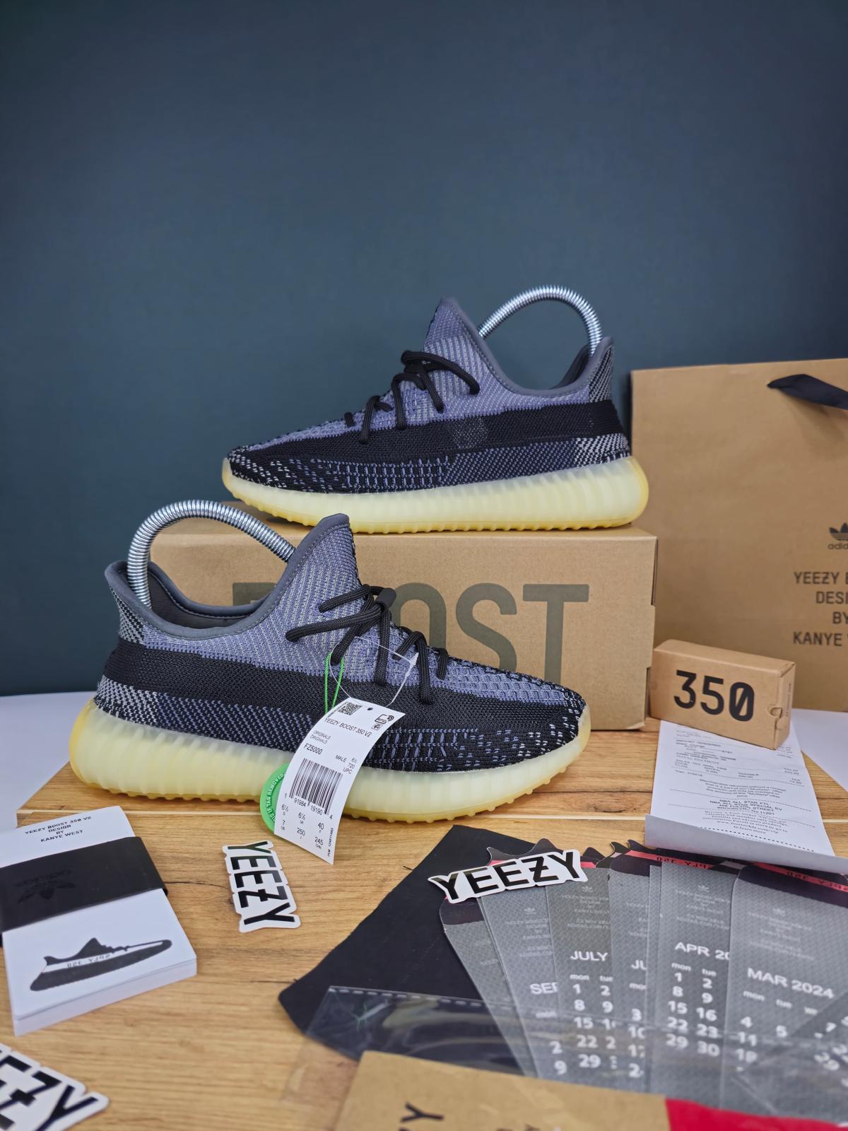 Yeezy 350 V2 Carbon